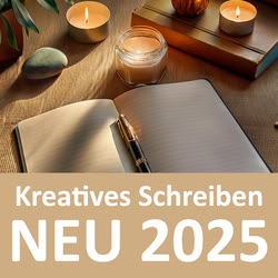 Ein offenes leeres Buch liegt auf einem Tisch, darüber eine Überschrift mit "Kreatives Schreiben NEU 2025"