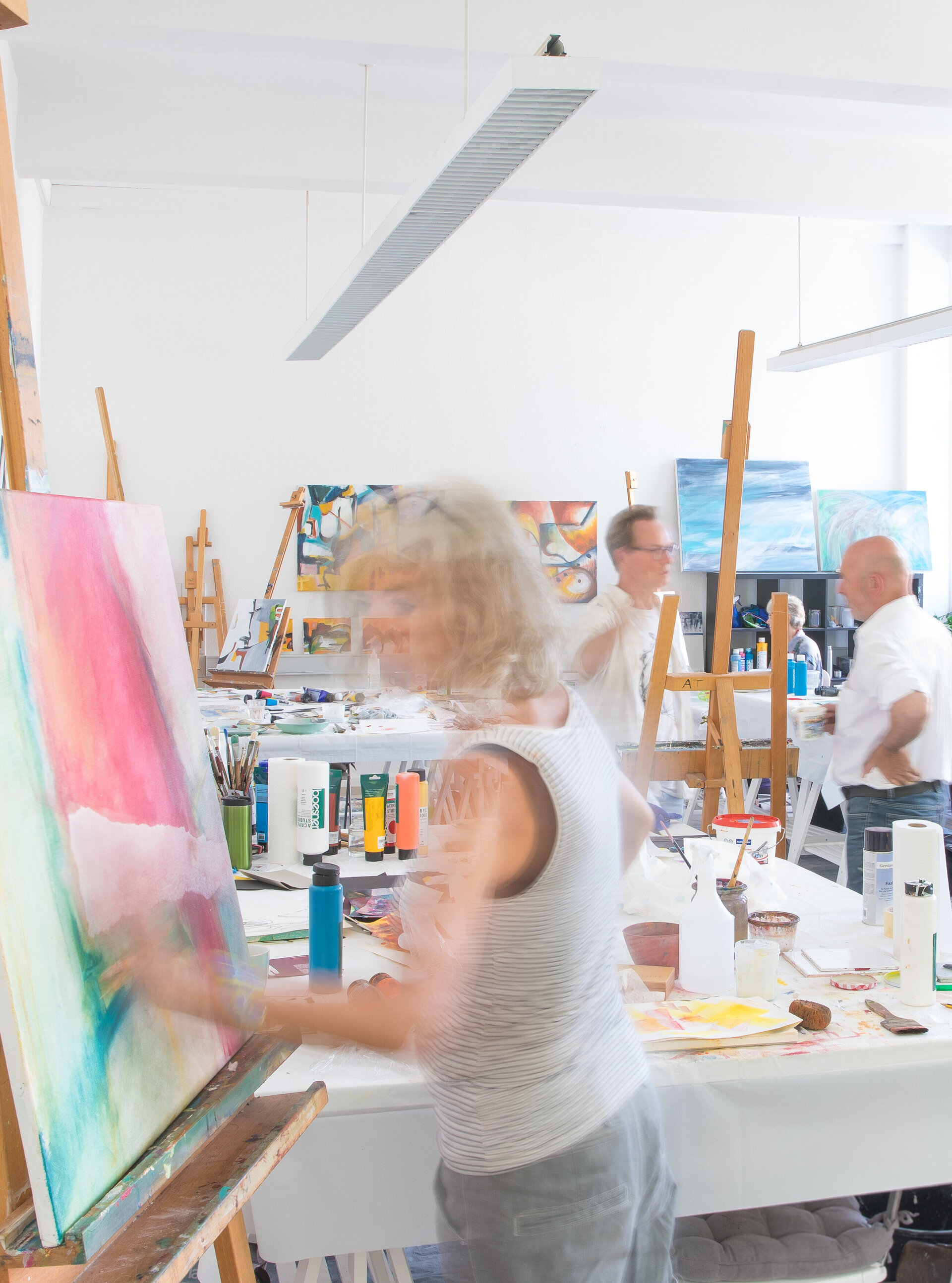 Kursimpression malen an der Staffelei im Atelier: Malkurs bei Maldozent Raimund Pallusseck in Hattingen im Weissen Haus